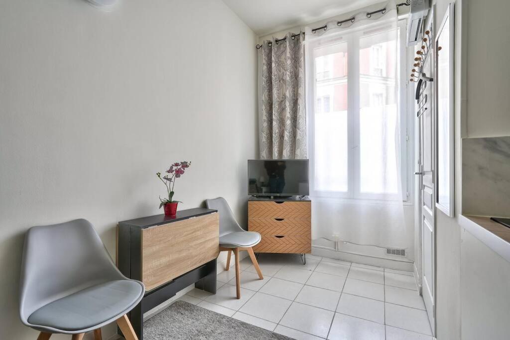 Magnificent Studio Near Paris Clichy Bagian luar foto